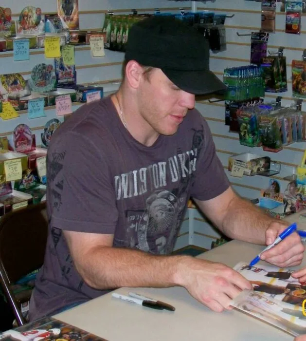Shawn Thornton signing autographs at P&T Sports Cards